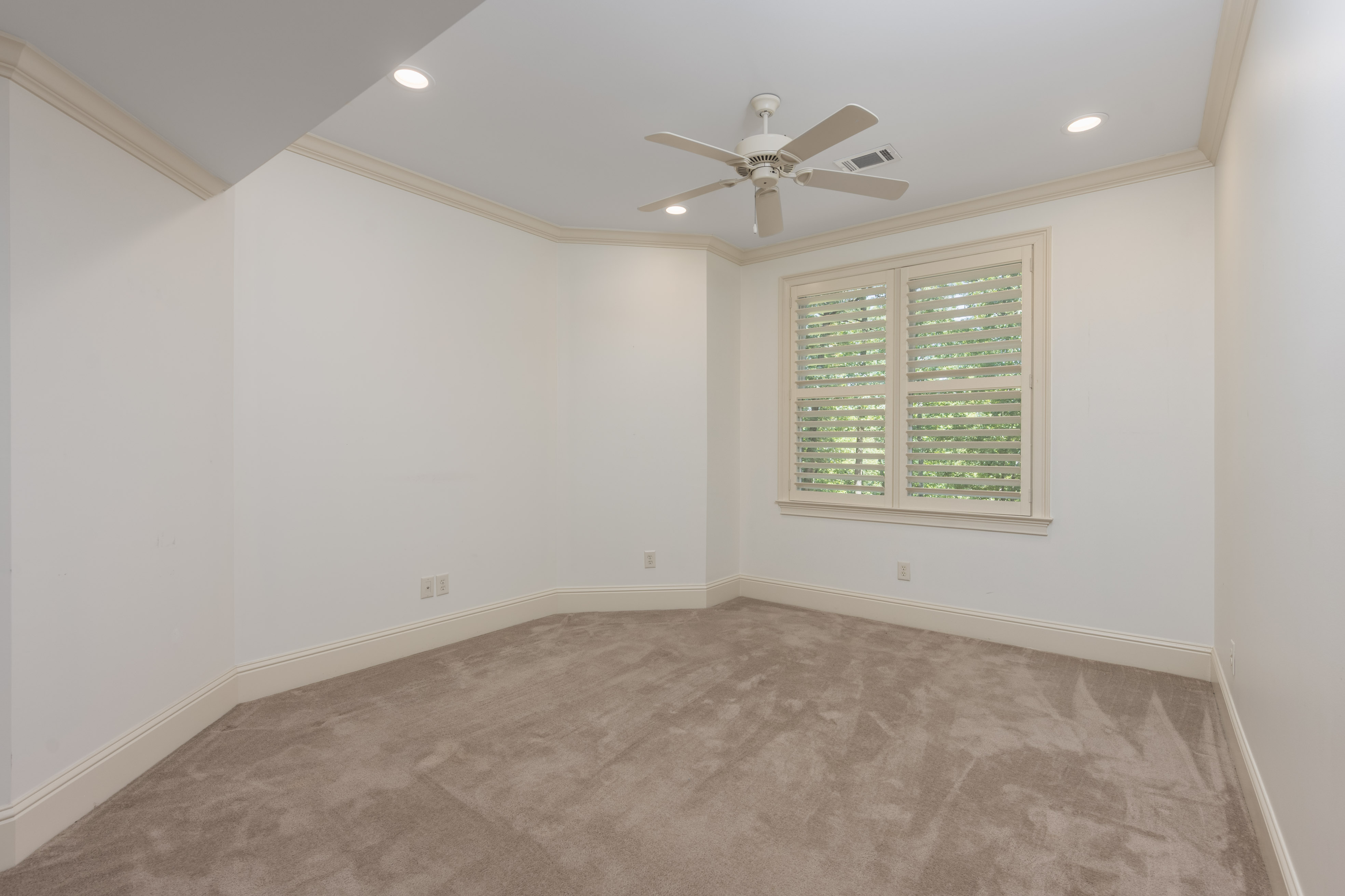 1050 Dejarnet Place image 41